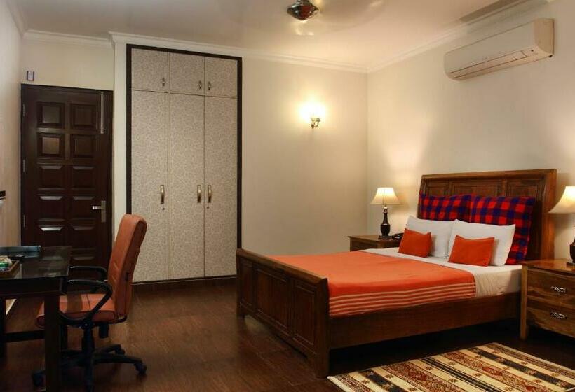 스탠다드 스튜디오, Perch Arbor Suites