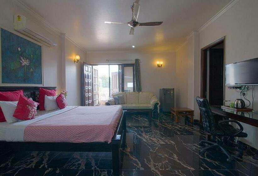 스탠다드 스튜디오, Perch Arbor Suites