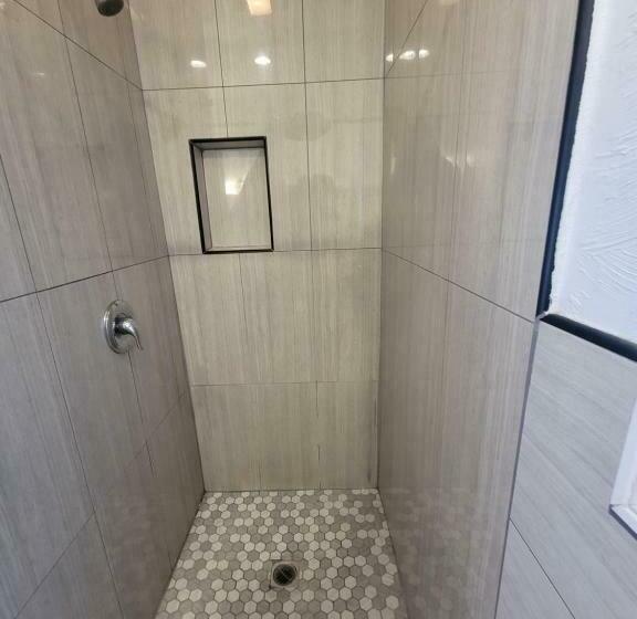 带大床的标准间, Townhouse Motel