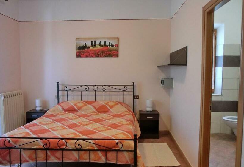 Quarto Quádruplo Estandar, Agriturismo La Pietriccia