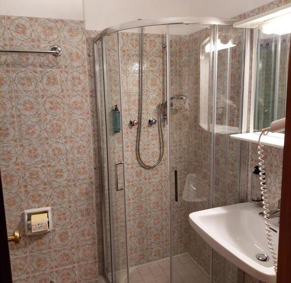 Трежместный Номер Economy, Astor B&b