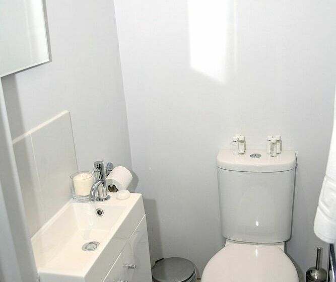 חדר בסיסי, Base Serviced Apartments  City Road