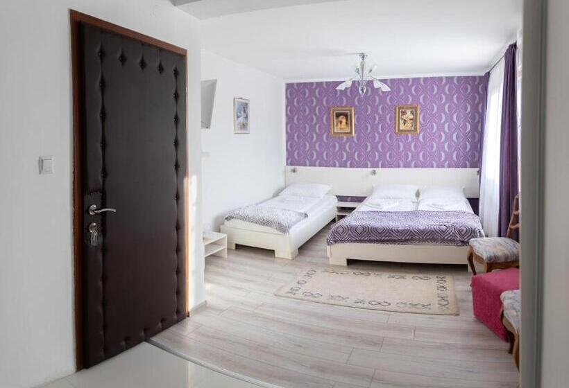 اتاق استاندارد سه نفره, Guest House ćiro