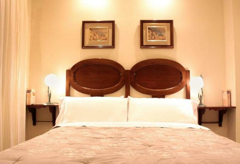 اتاق لوکس با وان آب گرم, Suite Comares