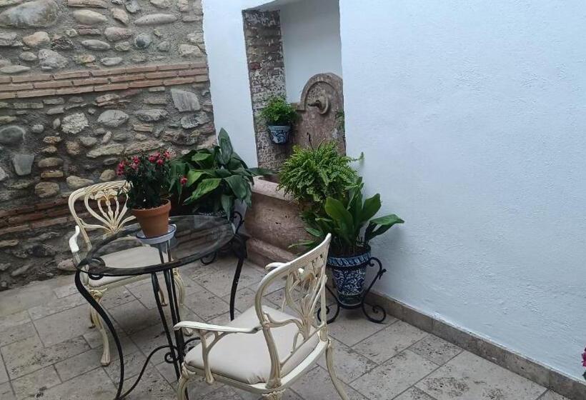 اتاق لوکس با وان آب گرم, Suite Comares