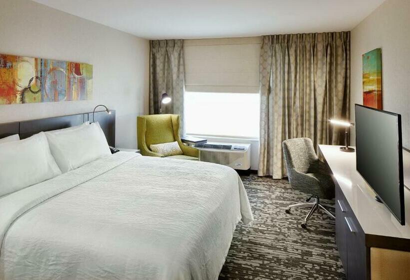 带大床的标准间, Hilton Garden Inn Roslyn
