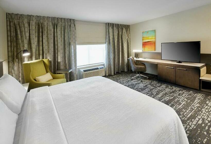 适合残疾人士使用的带超级大床的标准间, Hilton Garden Inn Roslyn