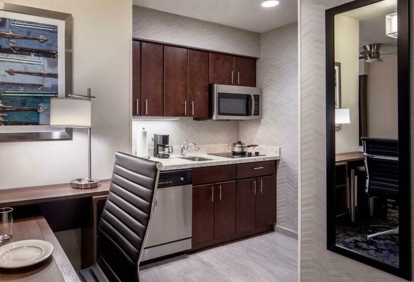 带大床的套房, Homewood Suites By Hilton New Orleans French Quarter