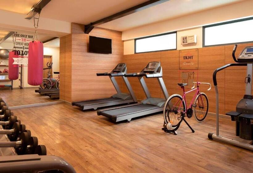 Номер Стандартный Кровать Куин, Moxy Bandung