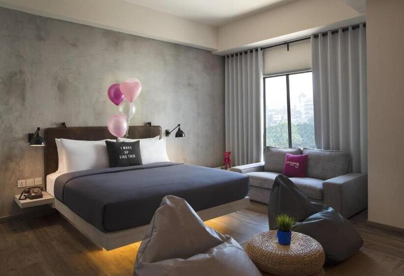 Люкс Кровать Квин, Moxy Bandung