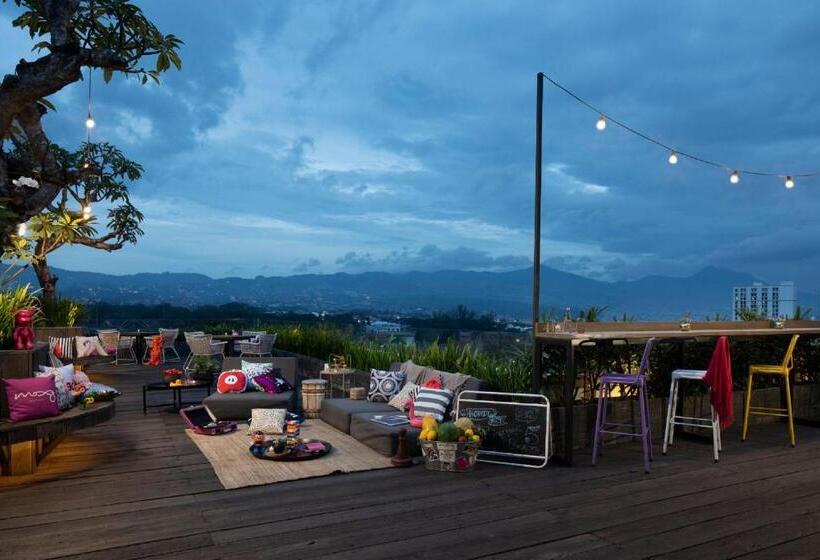 Suíte Cama Queen, Moxy Bandung