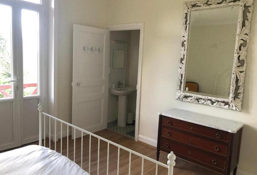 Номер Стандарт с Балконом, Manoir D Avray Beaujolais