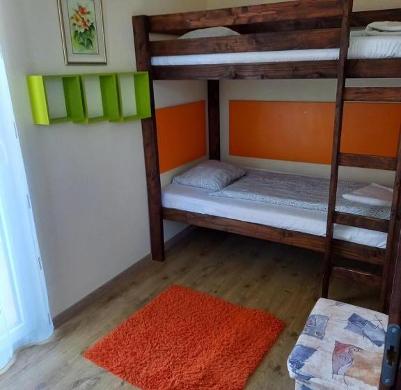 Estúdio Familiar, Médea Apartman