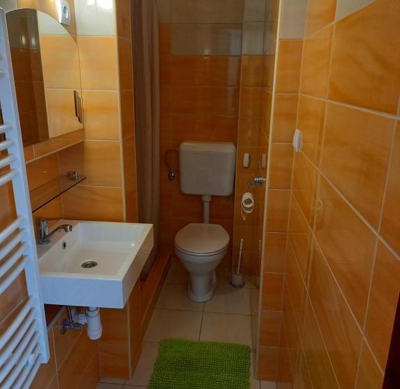 Quarto Economy, Médea Apartman