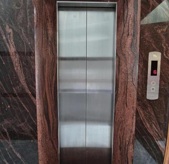 اتاق استاندارد چهارنفره با بالکن, Khách Sạn Hoa Mai