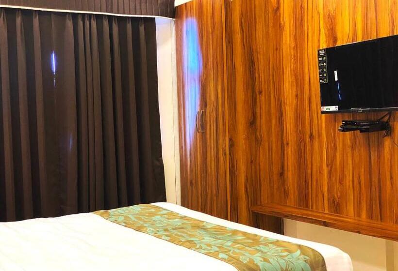 Номер Deluxe, The Grand Sarovar Inn And Suites