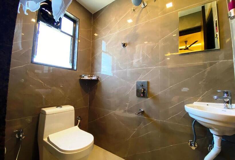 Номер Deluxe, The Grand Sarovar Inn And Suites