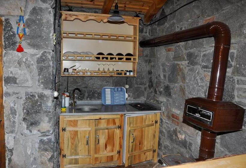 Номер Deluxe, Doğunun Taş Evleri