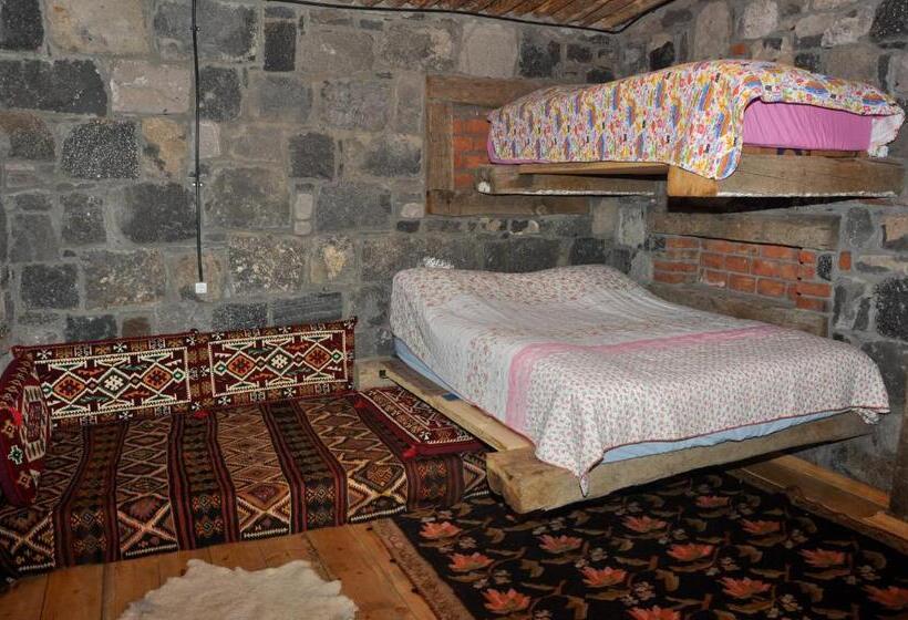 Номер Стандарт Трехместный, Doğunun Taş Evleri