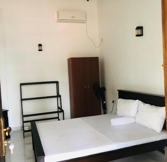 Номер Стандарт с Балконом, Green Leaf   Negombo