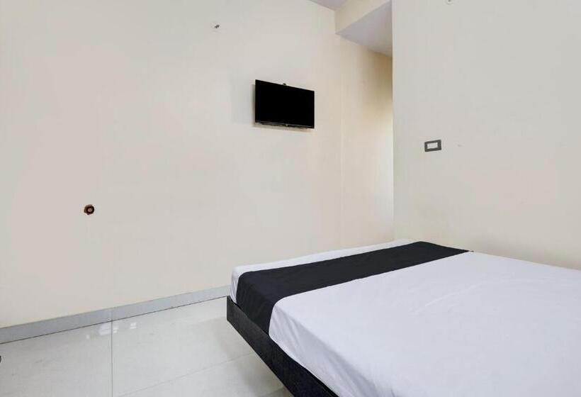 三人经典房间, Oyo 823110 Lakshmi Deluxe Lodge