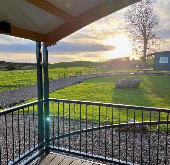 Семейное Бунгало, Capledrae Farmstay Shepherds Huts