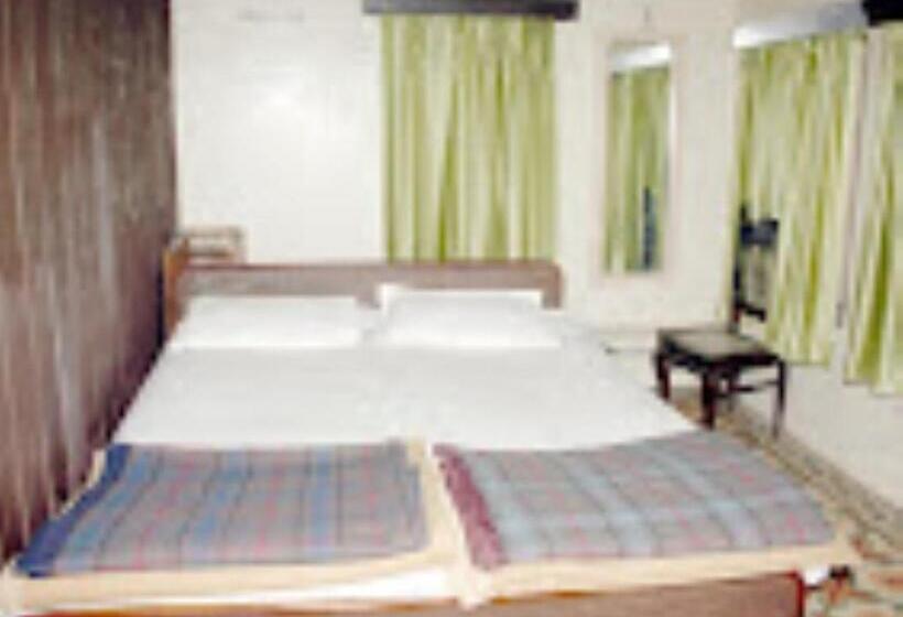 חדר דלוקס, Agra Hotel , Mathura