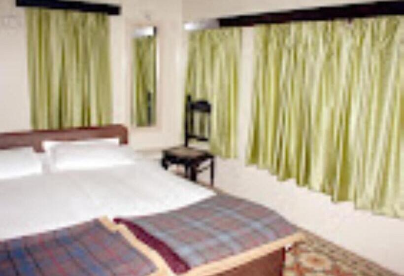 חדר סטנדרט לארבעה, Agra Hotel , Mathura