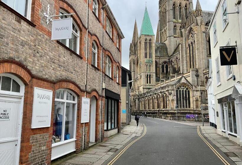 Номер Стандарт, Private Double Room With Ensuite, No Breakfast, Truro City Centre