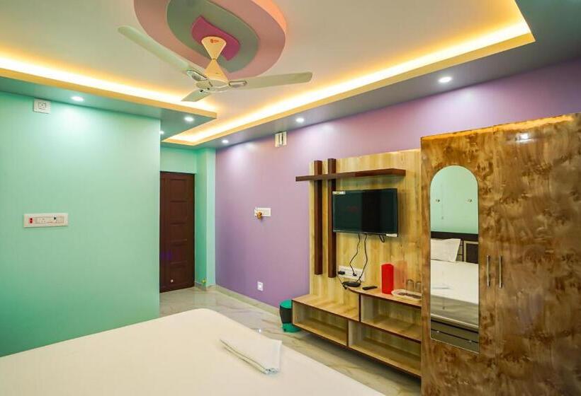 带阳台的豪华间, River Leaf Inn Taki !! Luxurious Rooms With River Facing Private Balconies !!