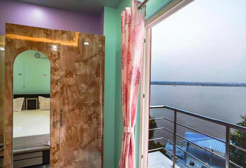 带阳台的豪华间, River Leaf Inn Taki !! Luxurious Rooms With River Facing Private Balconies !!