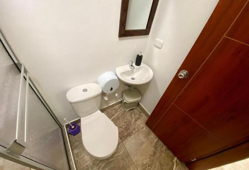 اتاق استاندارد سه تخته با سرویس بهداشتی مشترک, Casa Lubel