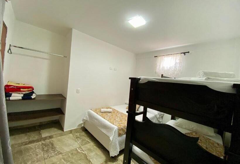 اتاق استاندارد چهارنفره با سرویس بهداشتی مشترک, Casa Lubel