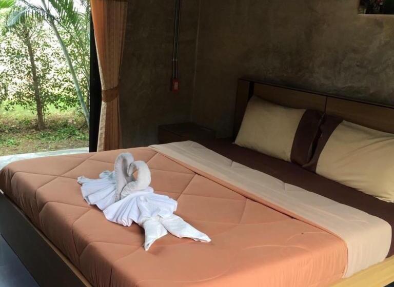 キングサイズベッドのスタンダードルーム, Smile Buffalo Resort สไมล์ รีสอร์ท
