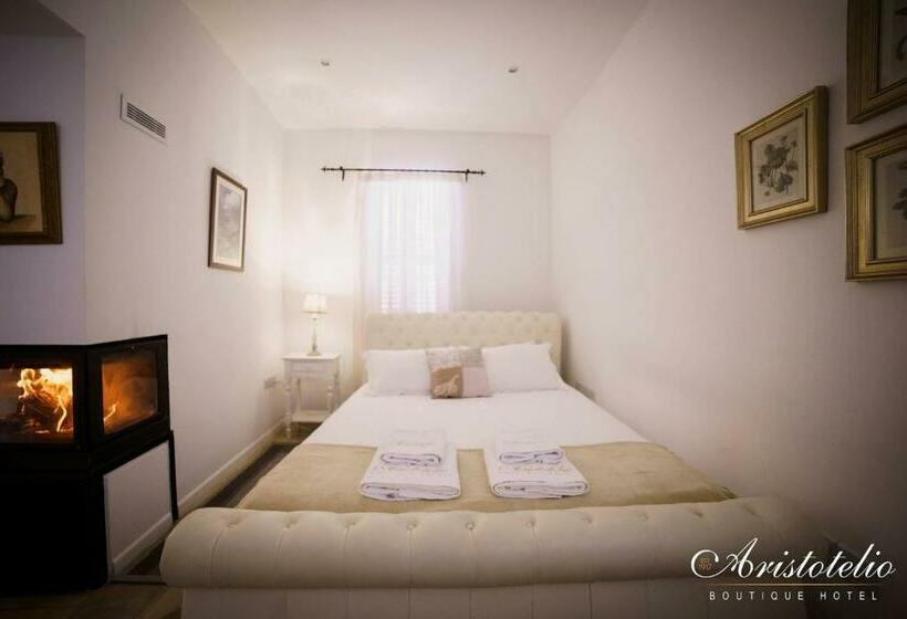 سوییت لوکس, Aristotelio Boutique