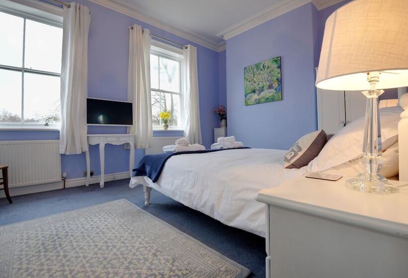 Номер Стандарт, Grosmont House