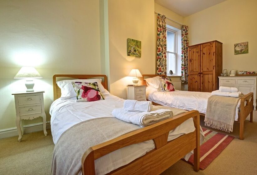 Номер Стандарт, Grosmont House