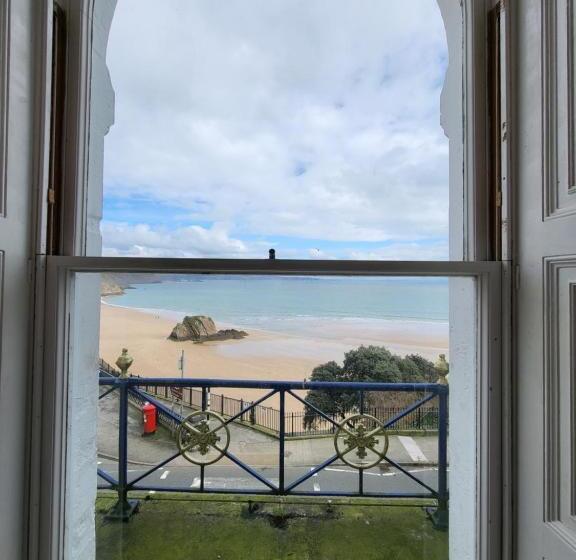 اتاق استاندارد با چشم‌انداز دریا, Cliffe Norton