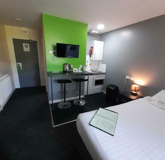 Номер Стандарт, Lymedale Suites Studios & Aparthotel In Newcastle Under Lyme & Stoke