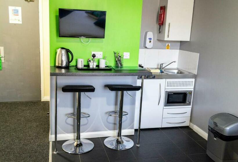 Номер Стандарт, Lymedale Suites Studios & Aparthotel In Newcastle Under Lyme & Stoke