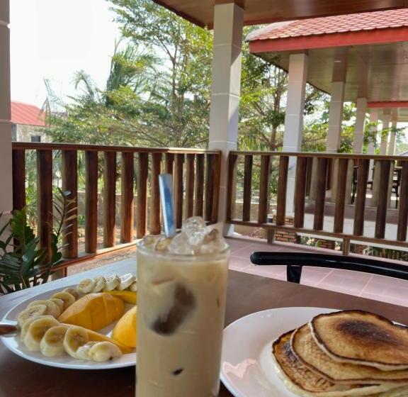 اتاق لوکس با بالکن, Villa Pich Boutique With Fast Wifi   Guesthouse & Free Gym Access
