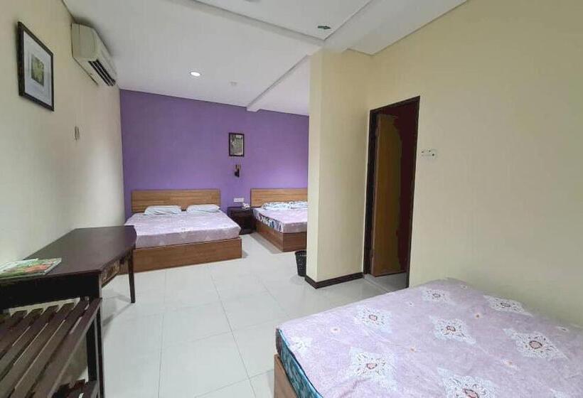 سوییت اجرایی, Oyo 90883 Pavilion Inn