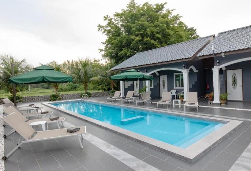 Quarto Triplo Estandar, Cenang Rooms With Pool By Virgo Star Resort