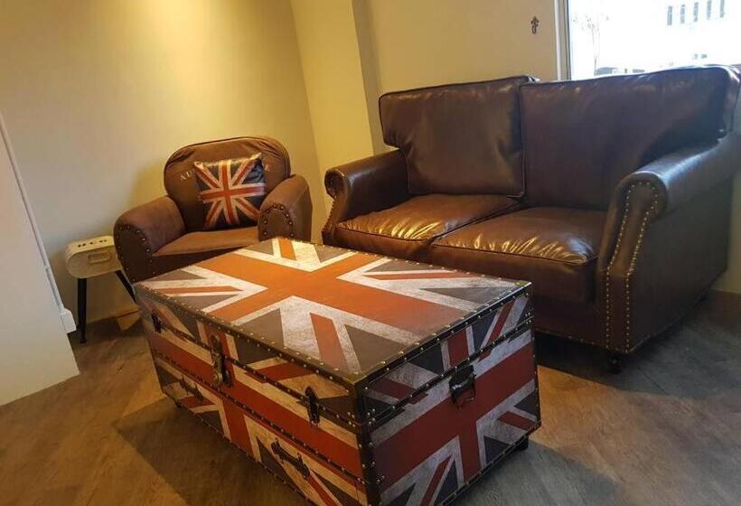 Family Suite, Kristal