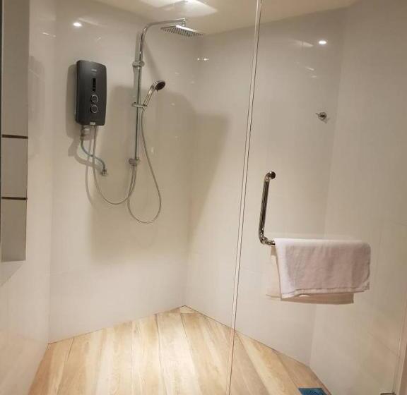 Family Suite, Kristal