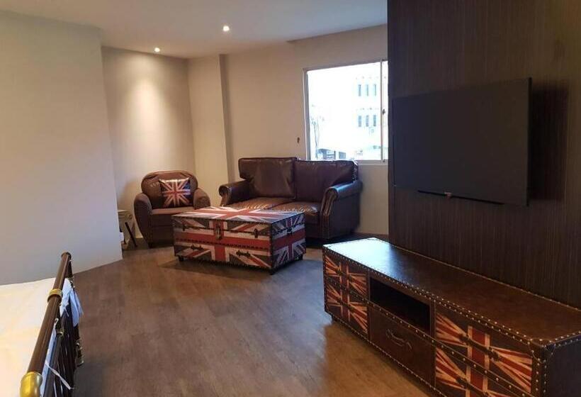 Family Suite, Kristal