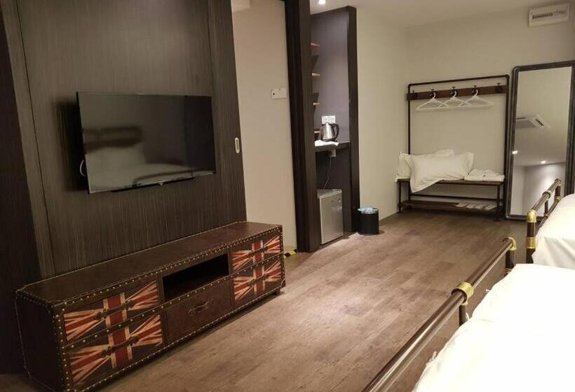 Family Suite, Kristal