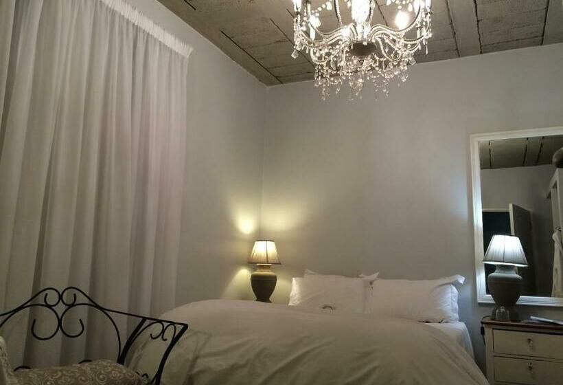 스탠다드 룸, Muckleneuk Manor
