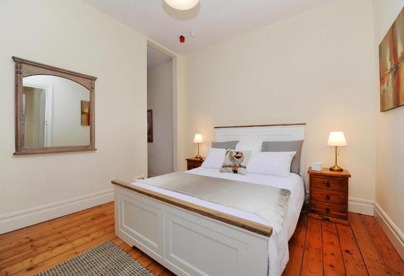 Люкс, Spencer Suites Albany