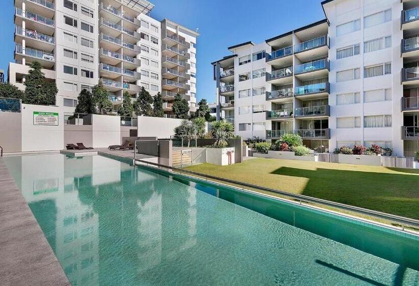 Апартаменты 2 Спальни, Trilogy Residences
